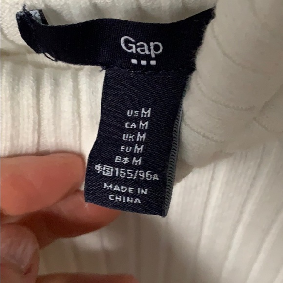 Gap ribbed turtleneck. M with a slimmer fit. - Picture 2 of 2